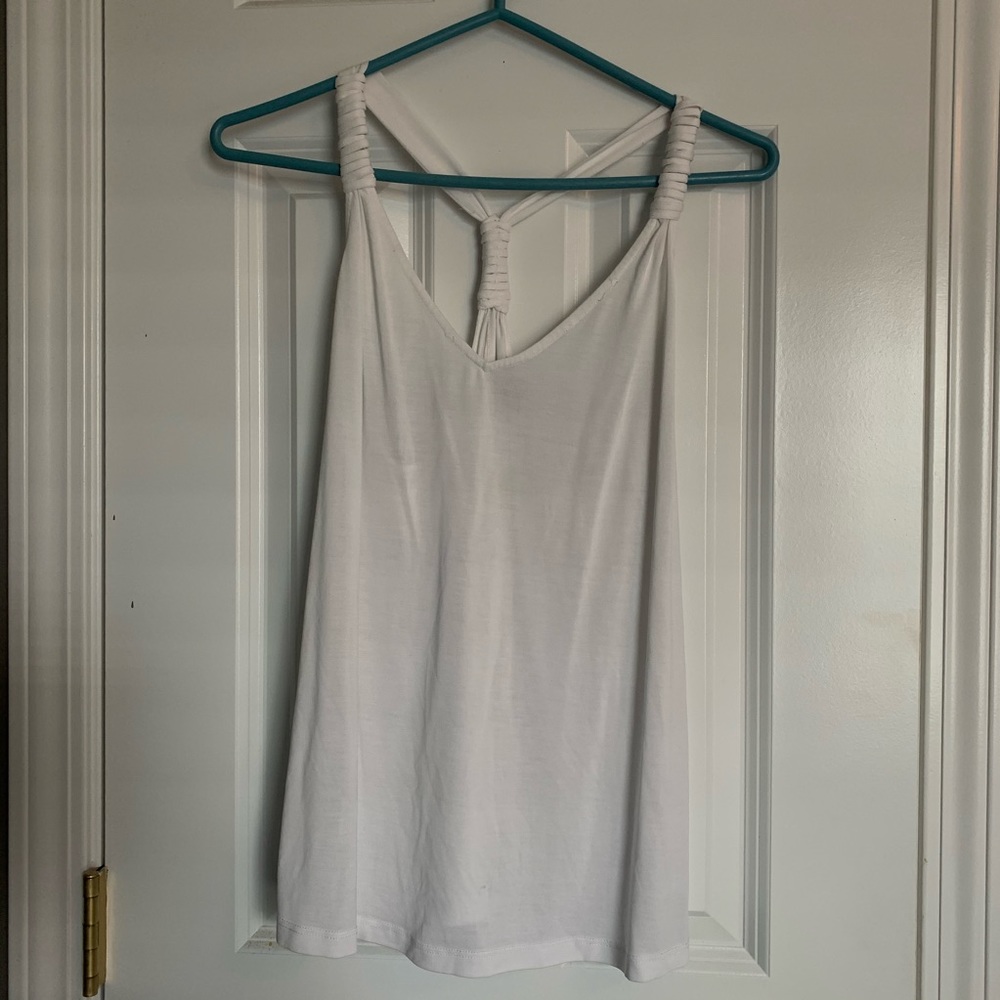🤍 White flowy tank top size Small